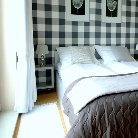 Irs Royal Irs Marina Apartmán *