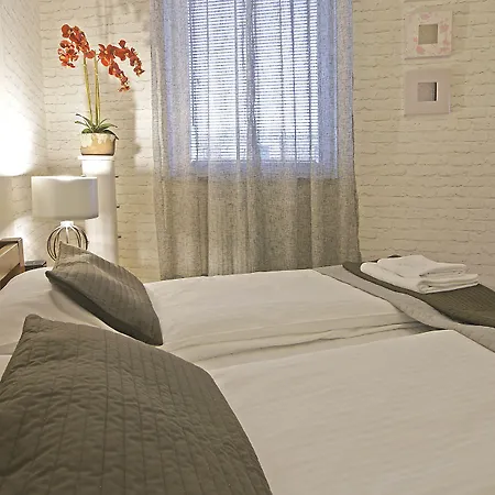 Irs Royal Irs Marina Apartmán *