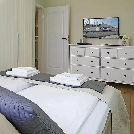 Irs Royal Irs Marina Apartmán *